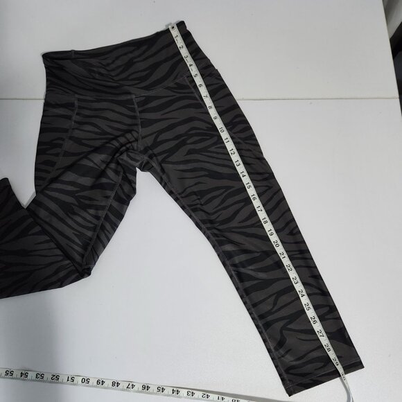 Old Navy Zebra Print Black Gray Cropped Leggings - Size M - Picture 11 of 11